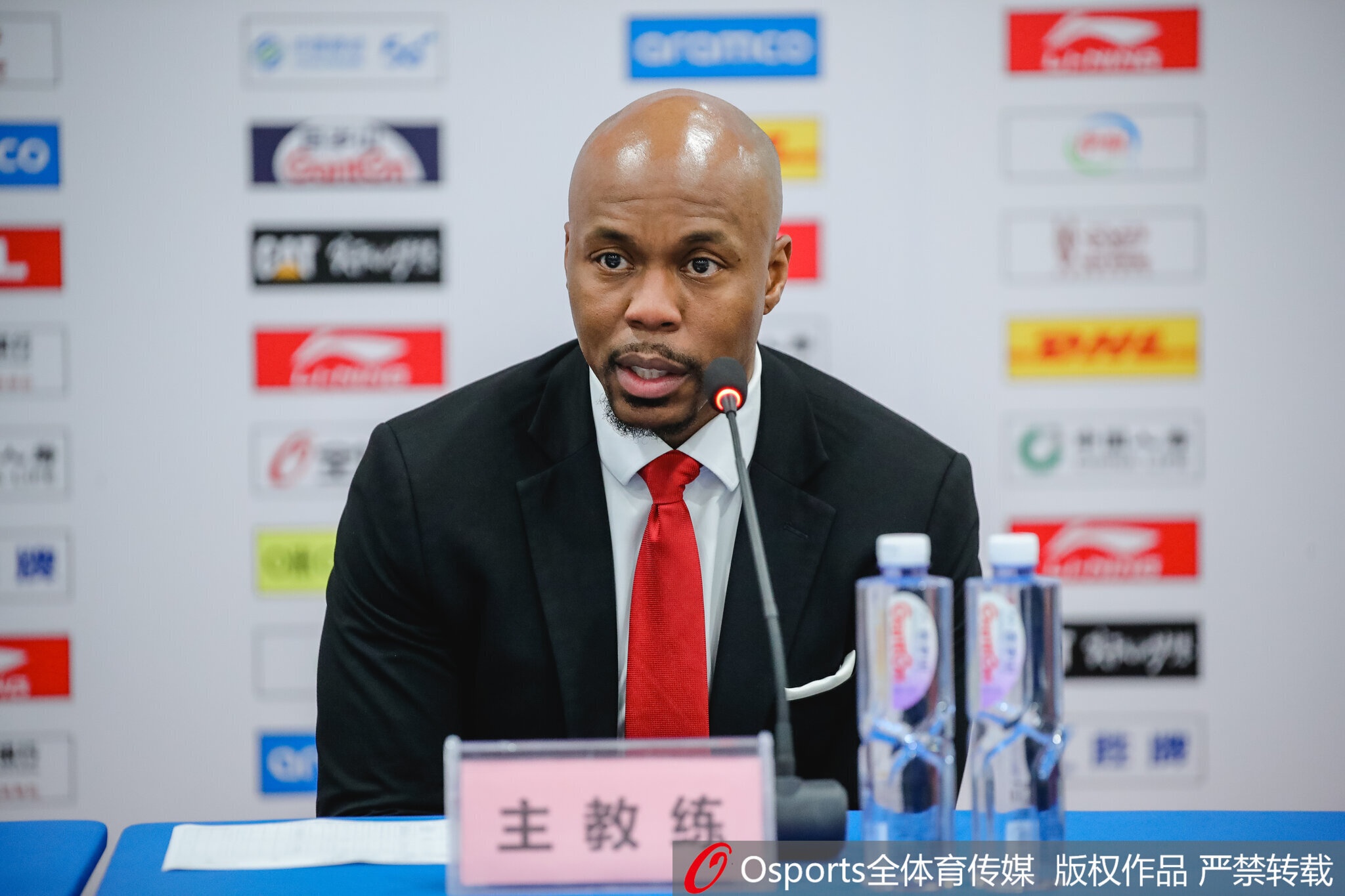 米切尔告别广州龙狮 优先选择重返NBA执教 米切尔告别广州龙狮 优先选择重返NBA执教