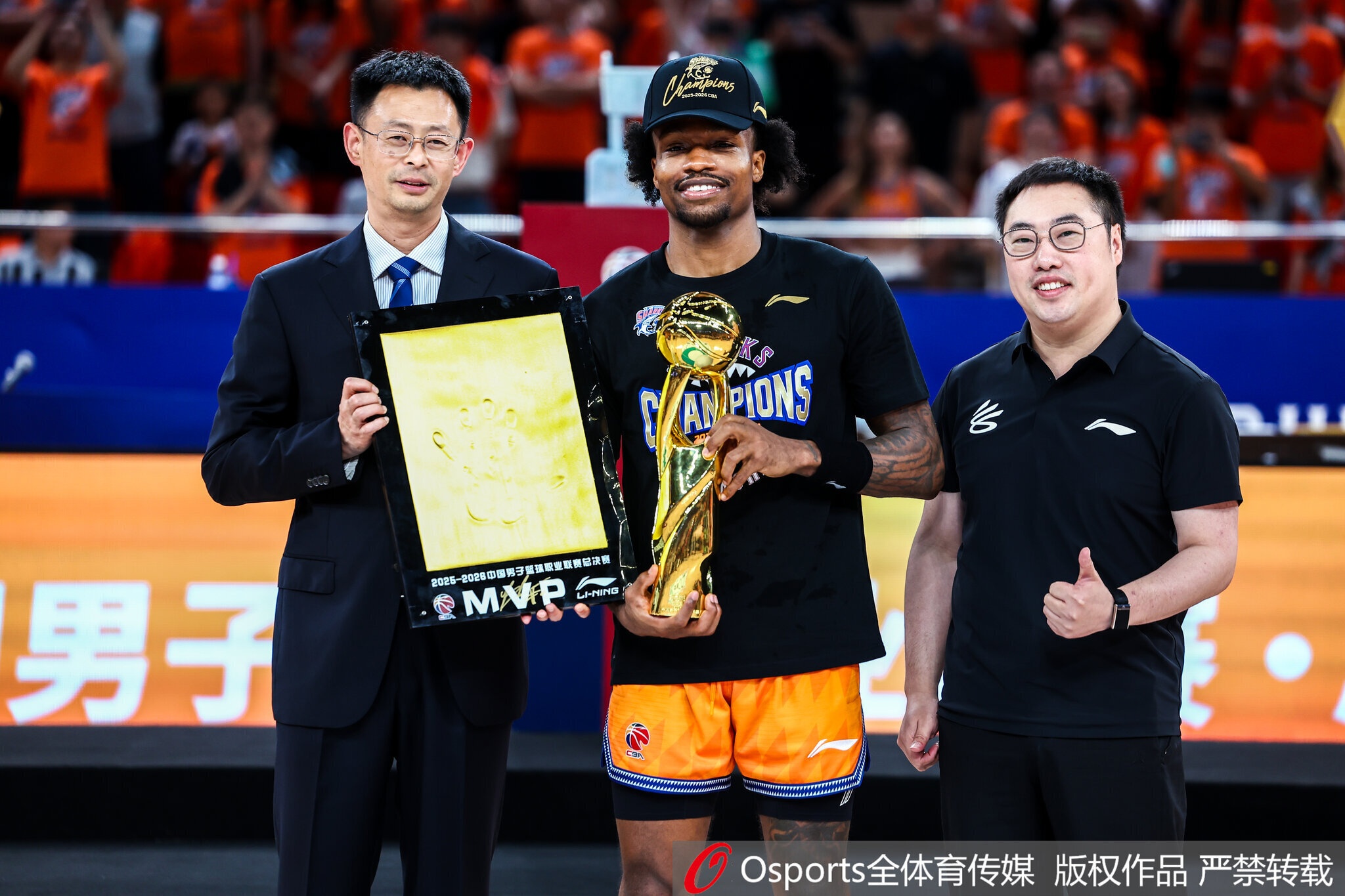 上海行使洛夫顿与古德温优先续约权，弗格、怀特塞德出局