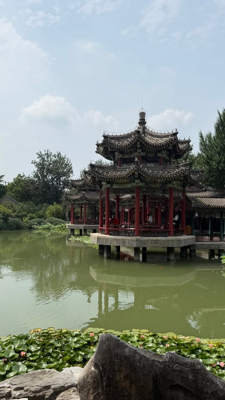 佩德里北京行:铜锅涮肉+长城,女友社媒晒图 佩德里北京行:铜锅涮肉+长城,女友社媒晒图