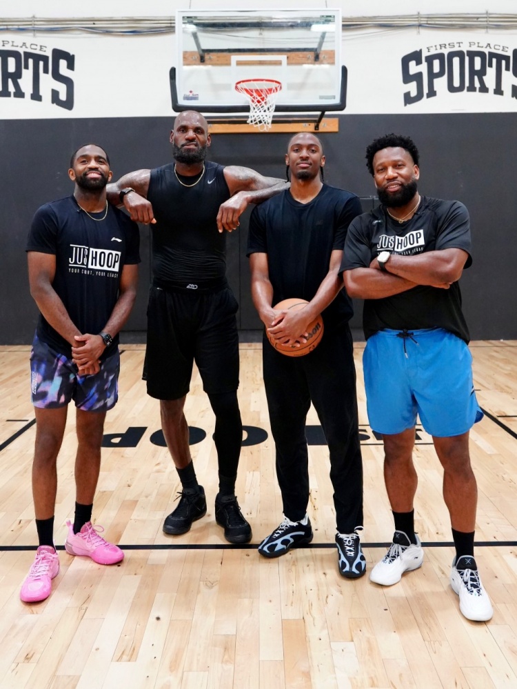 哈登与马克西洛杉矶合练 训练师晒照
