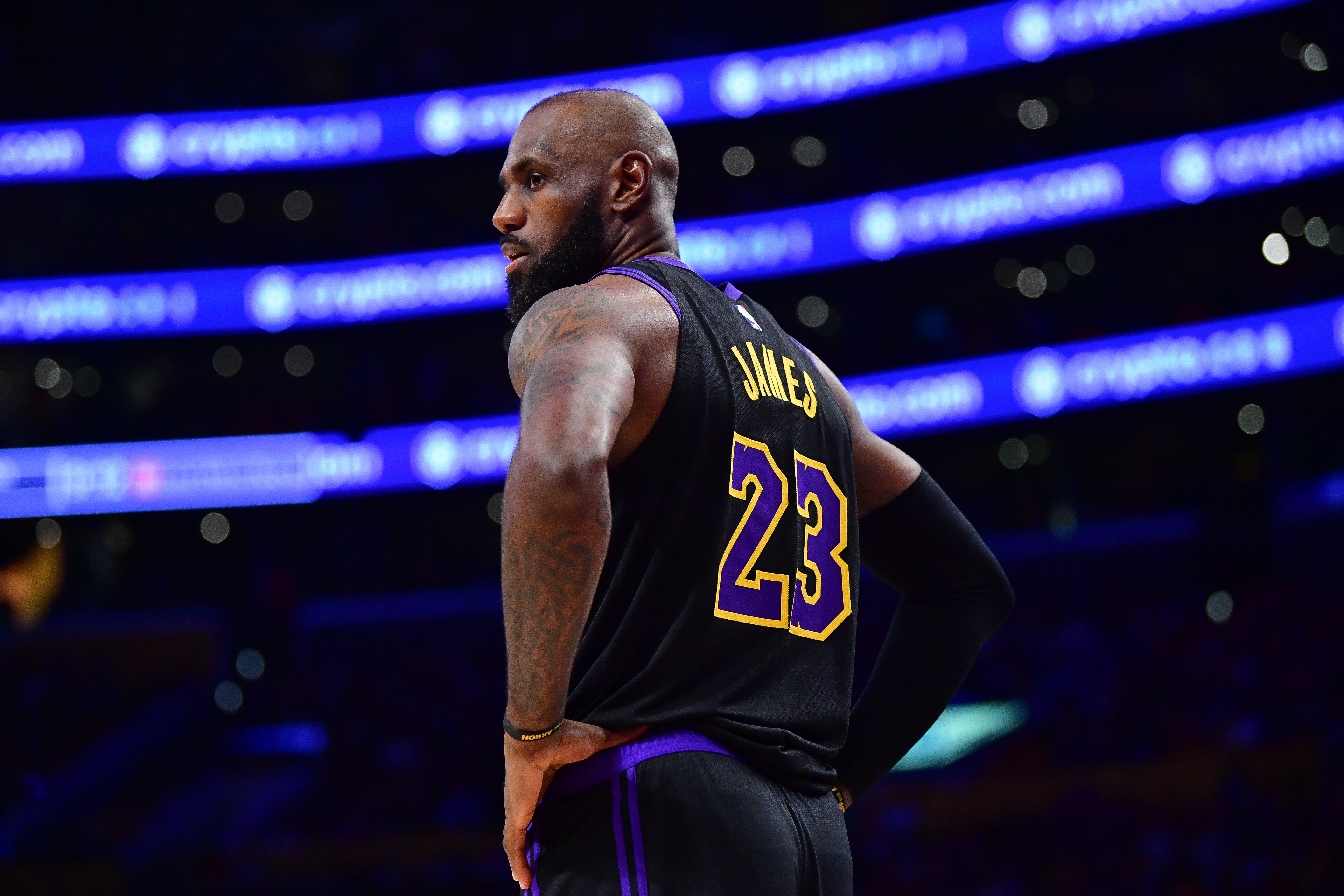 21次圣诞大战！詹姆斯创NBA新纪录