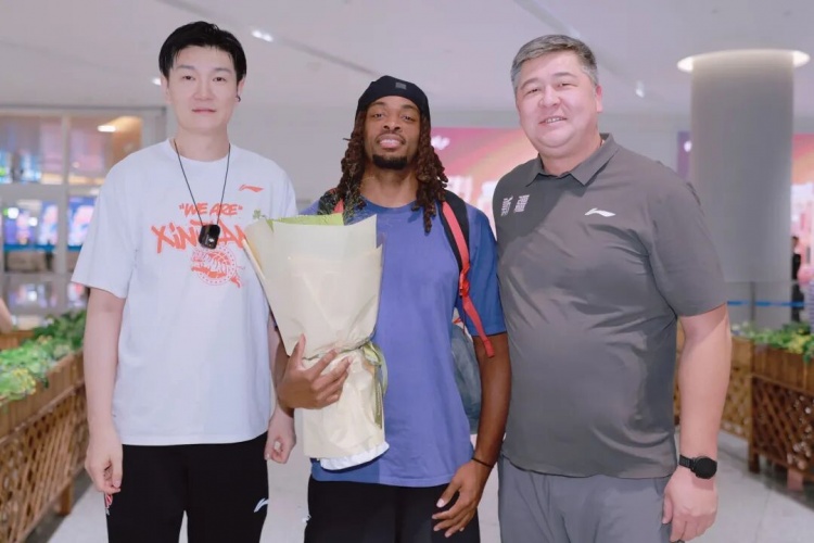 新疆男篮官宣:球队正式签约外援卡梅隆·杨 后者已抵达乌鲁木齐 新疆男篮官宣:球队正式签约外援卡梅隆·杨 后者已抵达乌鲁木齐
