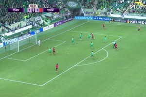 [进球视频]邓捷夫解围踢空对手顺势倒地被判点球 对手点射扳平